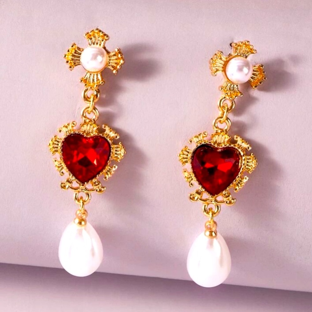 Queen of Hearts👑❤️Ruby Red Rhinestone, Gold & Pearl Drop Statement Earri… - Picture 3 of 15